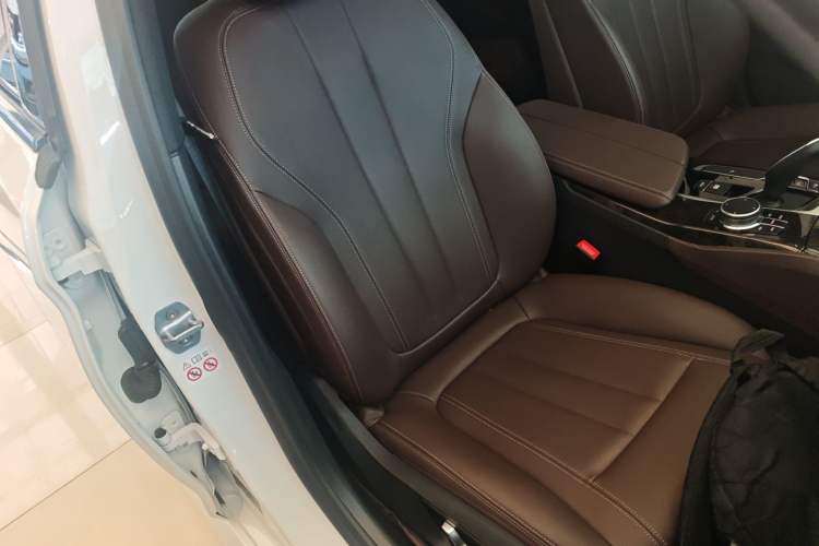 Used BMW 5 Series 2019 525Li M Sport Package Right Front Seat