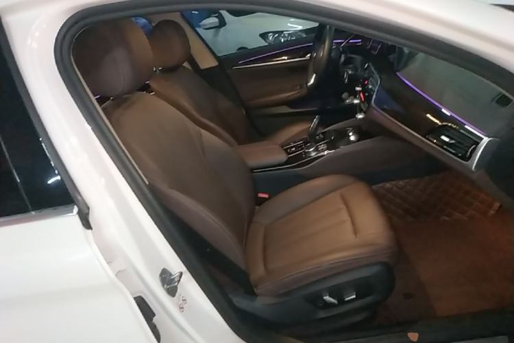 Used BMW 5 Series 2019 525Li Luxury Package Right Front Seat