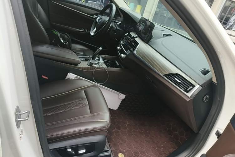 Used BMW 5 Series 2019 530Li Leading Model Luxury Package Right Front Seat