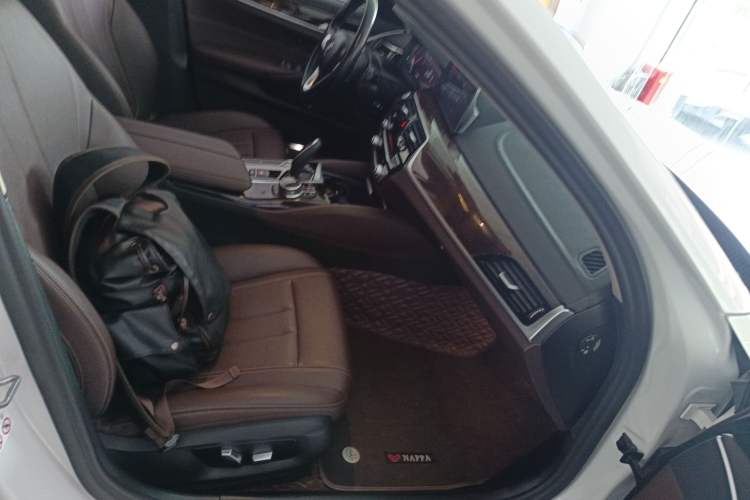 Used BMW 5 Series 2019 525Li Luxury Package Right Front Seat