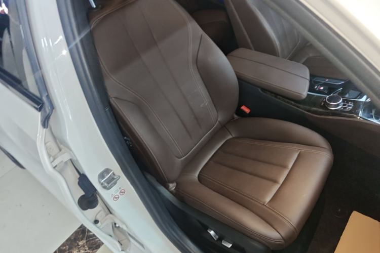Used BMW 5 Series 2019 525Li M Sport Package Right Front Seat