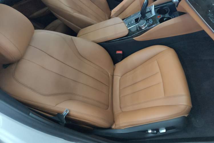 Used BMW 5 Series 2019 Facelifted 530Li Leading Edition M Sport Package Right Front Seat