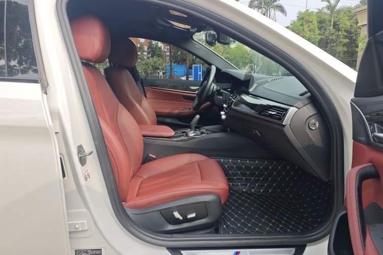 Used BMW 5 Series 2019 530Li Leading Model M Sport Package Right Front Seat