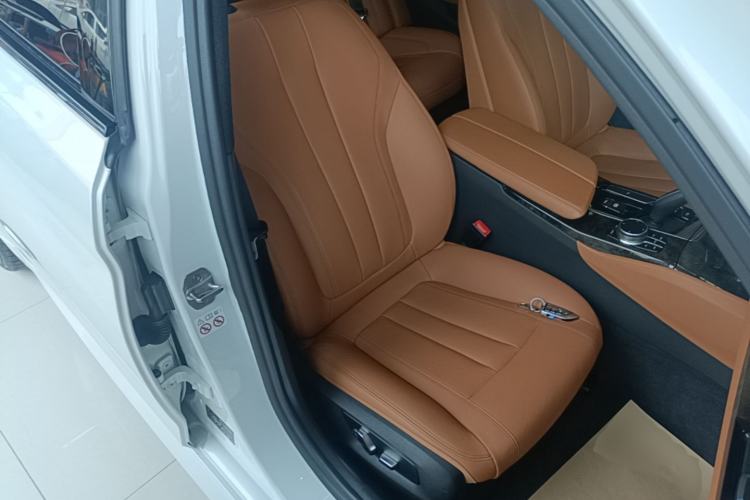 Used BMW 5 Series 2019 530Li Leading Model M Sport Package Right Front Seat