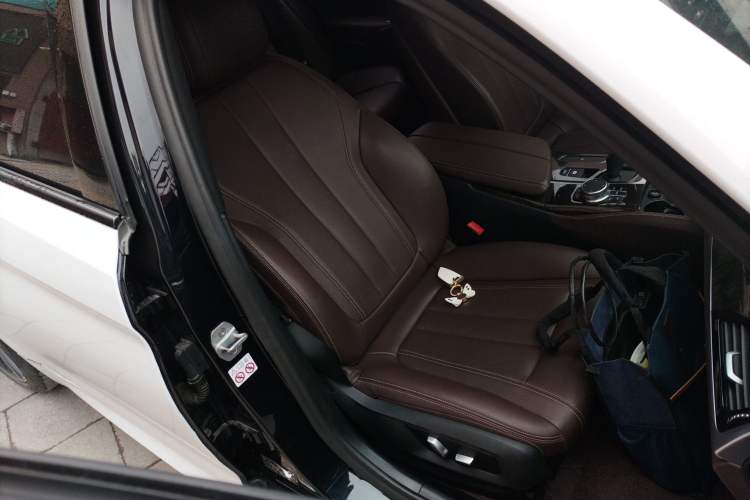 Used BMW 5 Series 2019 525Li M Sport Package Right Front Seat