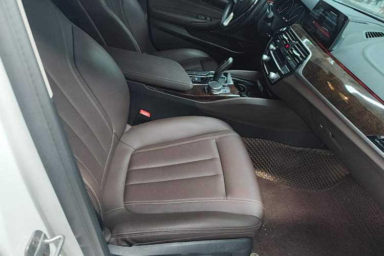 Used BMW 5 Series 2019 525Li Luxury Package Right Front Seat