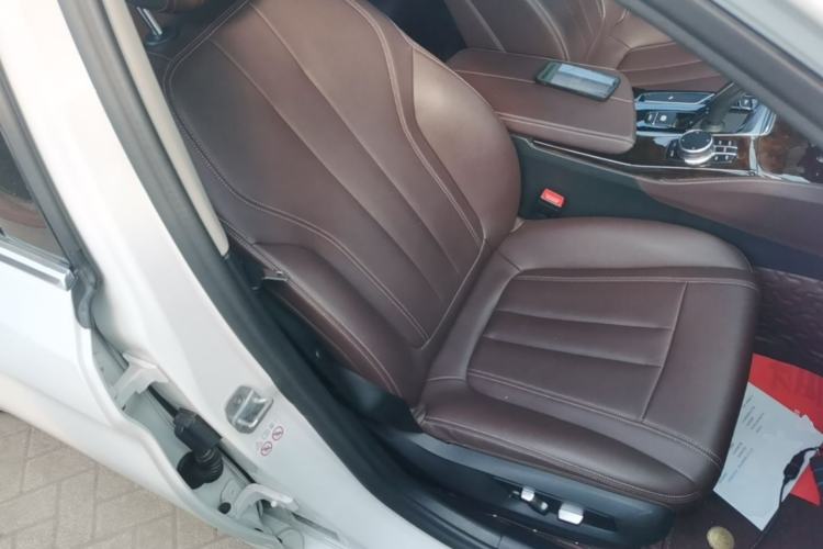 Used BMW 5 Series 2019 525Li Luxury Package Right Front Seat