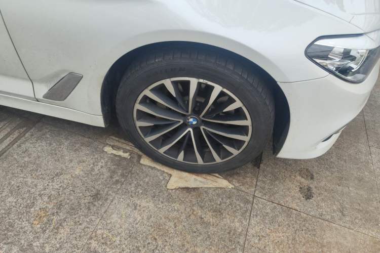 Used BMW 5 Series 2019 530Li xDrive Luxury Package Right Front Wheel Hub