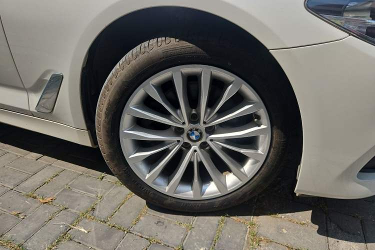 Used BMW 5 Series 2019 525Li Luxury Package Right Front Wheel Hub