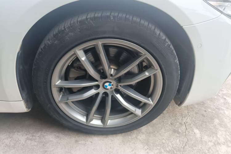 Used BMW 5 Series 2019 525i M Sport Package Right Front Wheel Hub