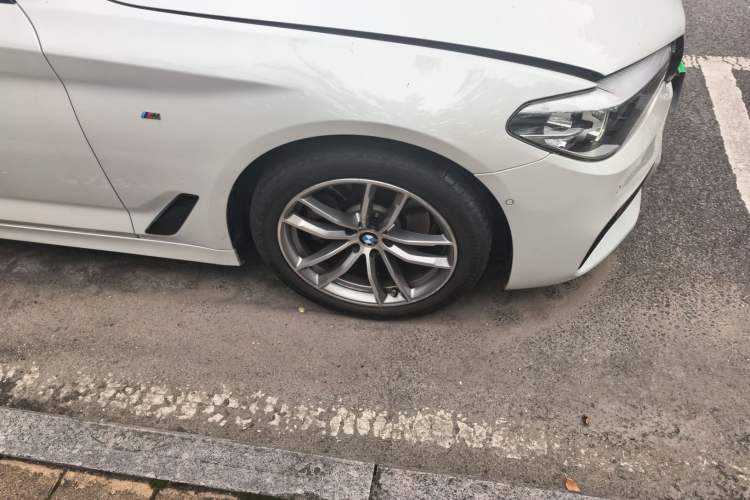 Used BMW 5 Series 2019 525Li M Sport Package Right Front Wheel Hub