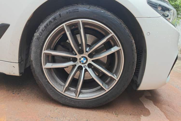 Used BMW 5 Series 2019 525Li M Sport Package Right Front Wheel Hub