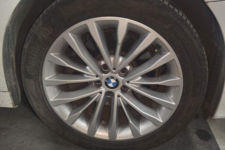 Used BMW 5 Series 2019 525Li Luxury Package Right Front Wheel Hub