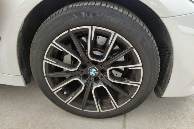Used BMW 5 Series 2019 Facelifted 530Li Leading Edition Luxury Package Right Front Wheel Hub