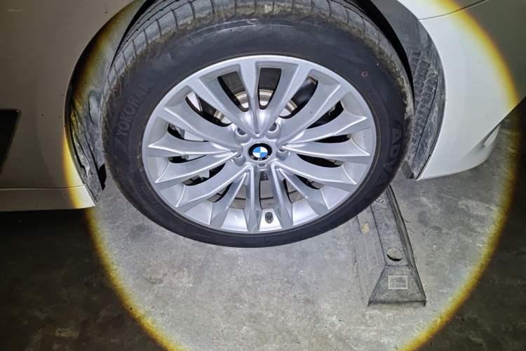 Used BMW 5 Series 2019 530Li Leading Model Luxury Package Right Front Wheel Hub