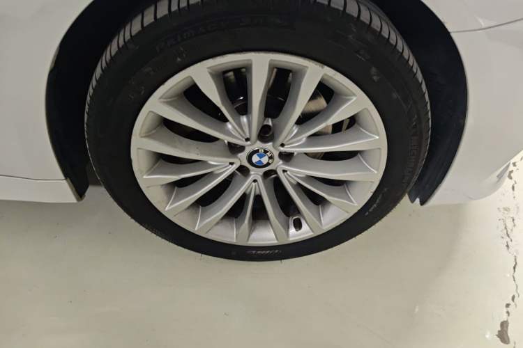 Used BMW 5 Series 2019 Facelifted 525Li Luxury Package Right Front Wheel Hub