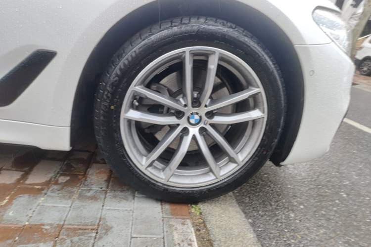 Used BMW 5 Series 2019 Restyled 525Li M Sport Package Right Front Wheel Hub