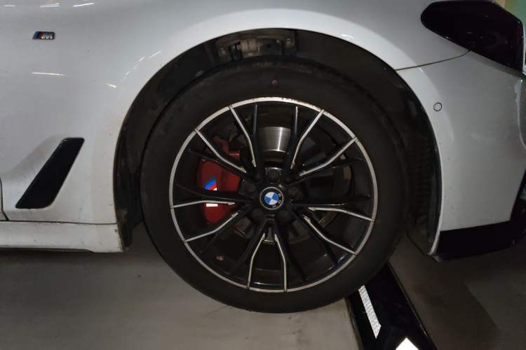 Used BMW 5 Series 2019 Restyled 525Li M Sport Package Right Front Wheel Hub