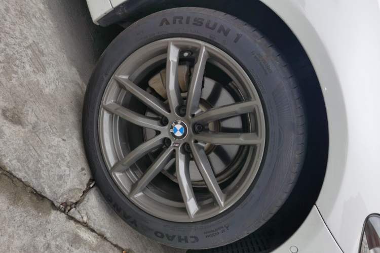 Used BMW 5 Series 2019 Restyled 525i M Sport Package Right Front Wheel Hub