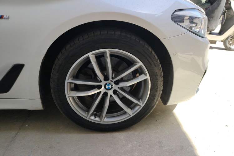 Used BMW 5 Series 2019 525Li M Sport Package Right Front Wheel Hub