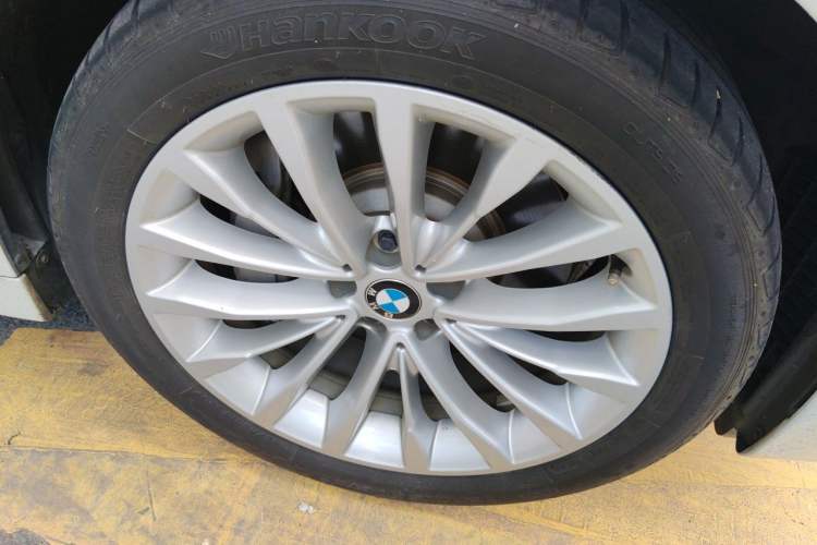 Used BMW 5 Series 2019 530Li Leading Model Luxury Package Right Front Wheel Hub