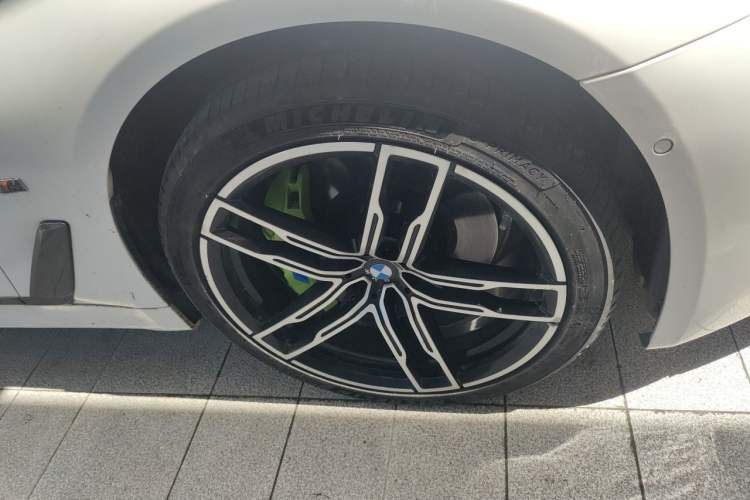 Used BMW 5 Series 2019 530Li Leading Model M Sport Package Right Front Wheel Hub