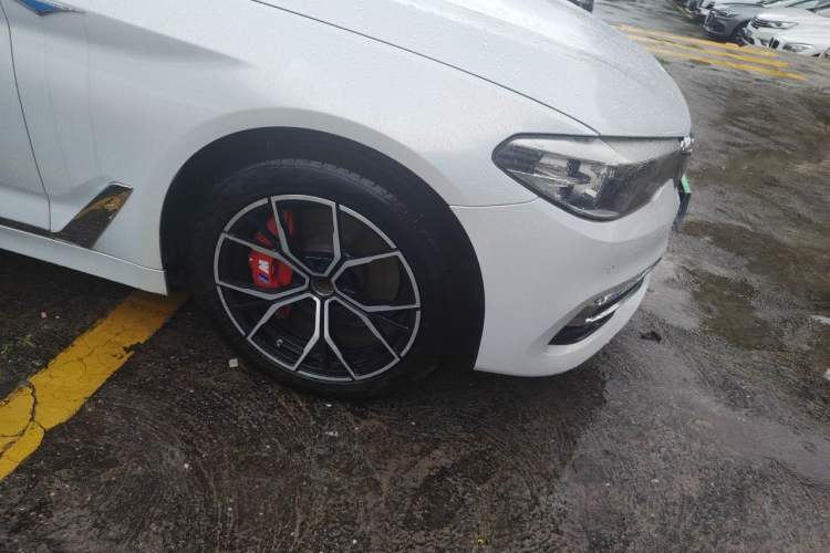 Used BMW 5 Series 2019 Facelifted 525Li Luxury Package Right Front Wheel Hub
