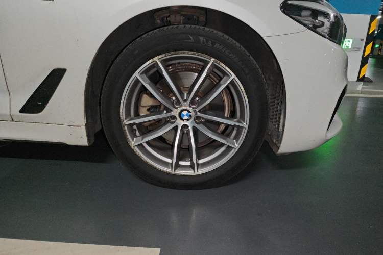 Used BMW 5 Series 2019 525Li M Sport Package Right Front Wheel Hub