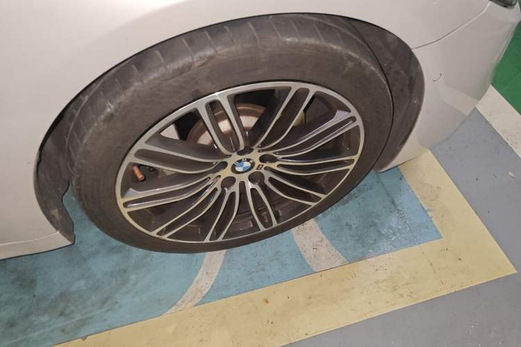 Used BMW 5 Series 2019 530Li Luxury Edition M Sport Package Right Front Wheel Hub