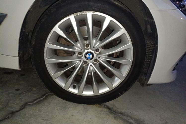 Used BMW 5 Series 2019 525Li Luxury Package Right Front Wheel Hub