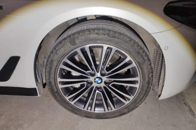 Used BMW 5 Series 2019 530Li Luxury Edition Premium Package Right Front Wheel Hub