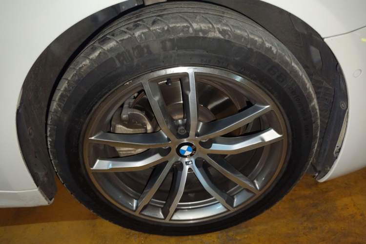 Used BMW 5 Series 2019 525i M Sport Package Right Front Wheel Hub