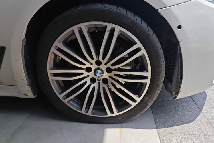 Used BMW 5 Series 2019 530Li Leading Model M Sport Package Right Front Wheel Hub
