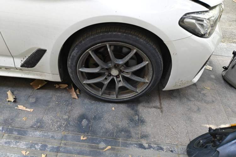 Used BMW 5 Series 2019 525Li M Sport Package Right Front Wheel Hub