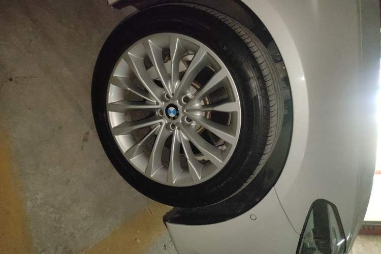 Used BMW 5 Series 2019 Facelifted 530Li Luxury Edition Premium Package Right Front Wheel Hub