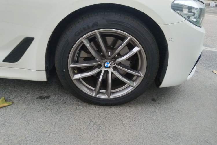 Used BMW 5 Series 2019 Restyled 525Li M Sport Package Right Front Wheel Hub