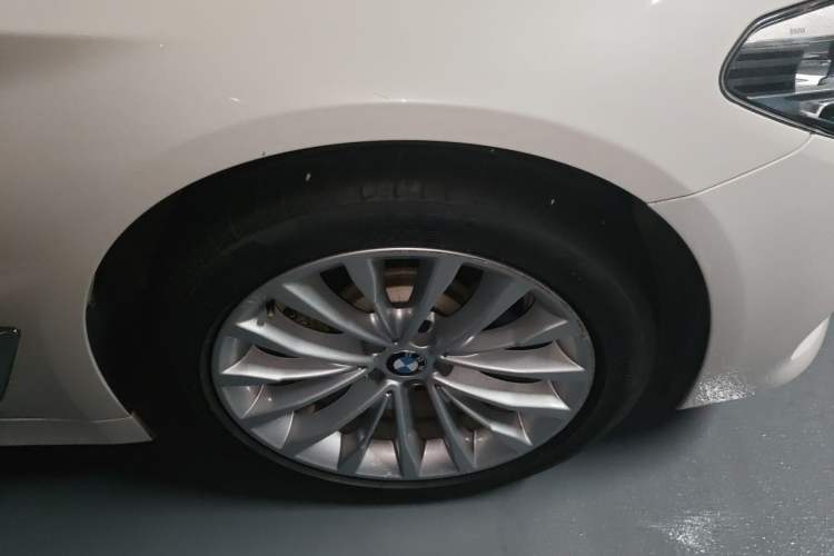 Used BMW 5 Series 2019 530Li Leading Model Luxury Package Right Front Wheel Hub