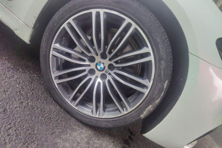 Used BMW 5 Series 2019 530Li Leading Model M Sport Package Right Front Wheel Hub