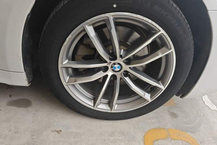 Used BMW 5 Series 2019 525Li M Sport Package Right Front Wheel Hub