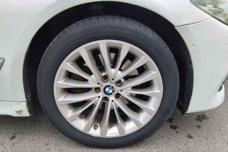 Used BMW 5 Series 2019 Facelifted 525Li Luxury Package Right Front Wheel Hub