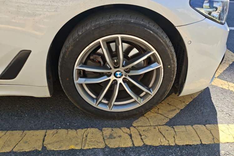 Used BMW 5 Series 2019 525Li M Sport Package Right Front Wheel Hub