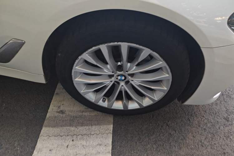 Used BMW 5 Series 2019 Facelifted 525Li Luxury Package Right Front Wheel Hub