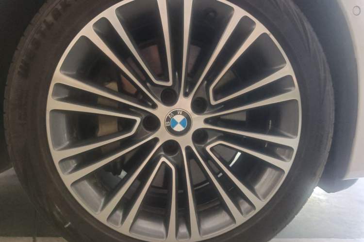 Used BMW 5 Series 2019 530Li Luxury Edition Premium Package Right Front Wheel Hub