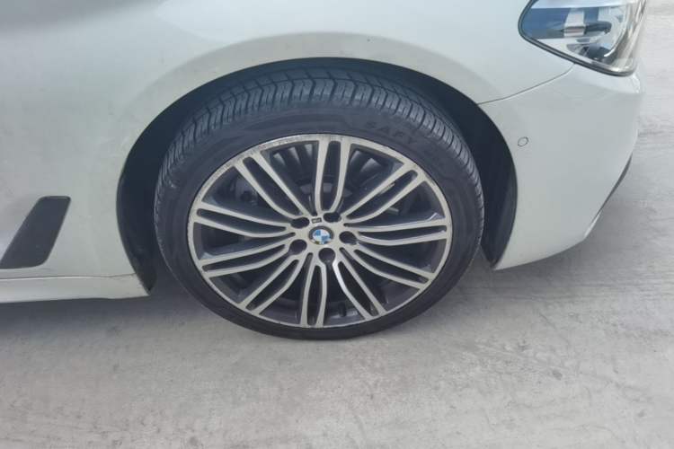 Used BMW 5 Series 2019 530Li Leading Model M Sport Package Right Front Wheel Hub
