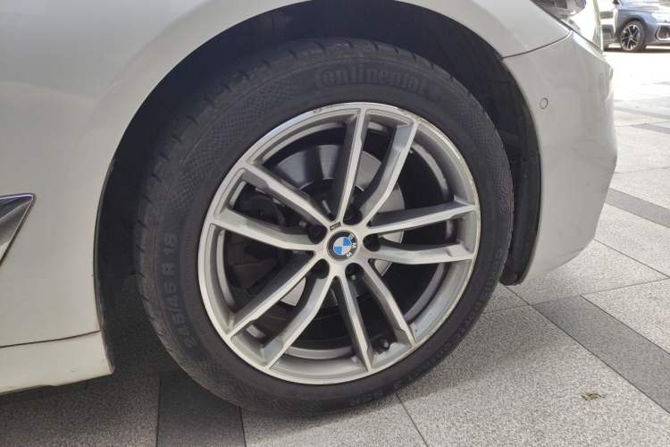 Used BMW 5 Series 2019 Restyled 525Li M Sport Package Right Front Wheel Hub