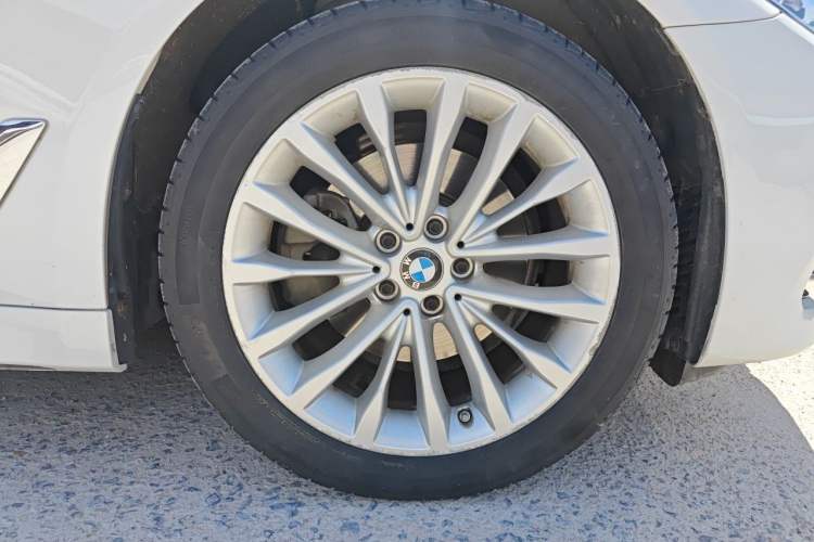 Used BMW 5 Series 2019 525Li Luxury Package Right Front Wheel Hub