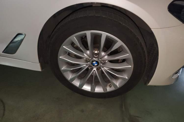 Used BMW 5 Series 2019 Facelifted 525Li Luxury Package Right Front Wheel Hub