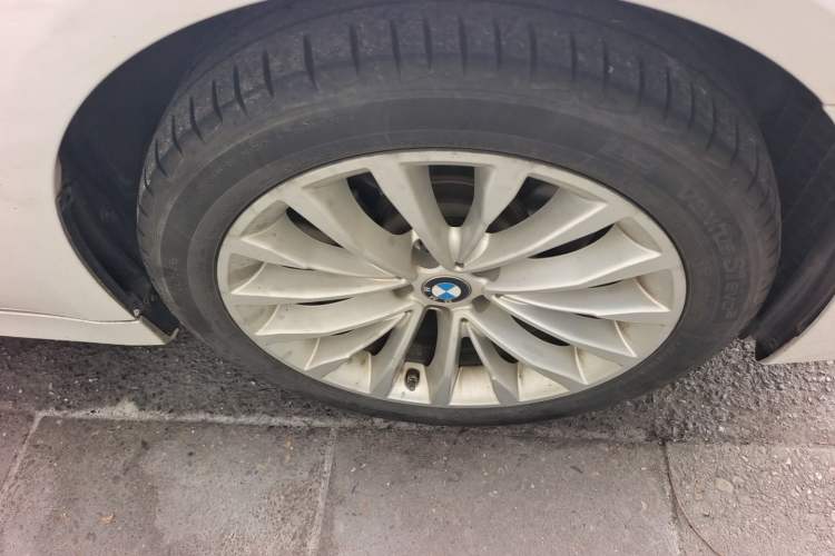 Used BMW 5 Series 2019 Facelifted 525Li Luxury Package Right Front Wheel Hub