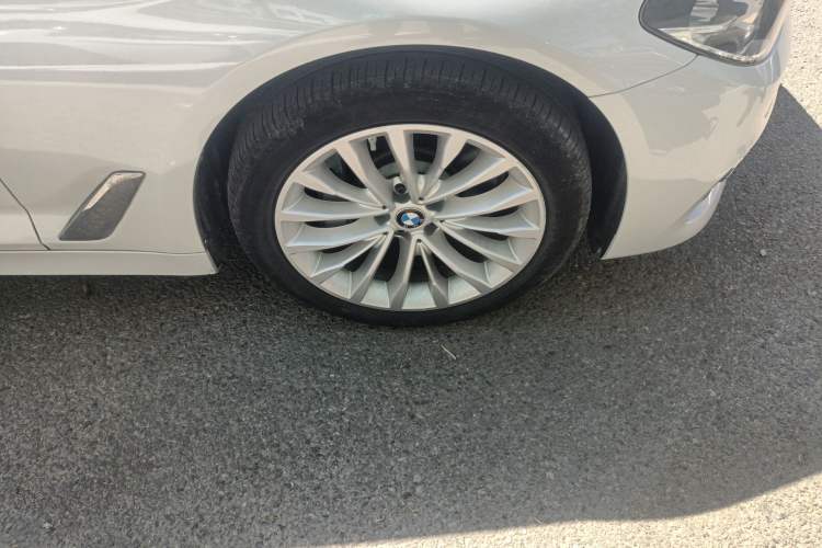 Used BMW 5 Series 2019 Facelifted 530Li Leading Edition Luxury Package Right Front Wheel Hub