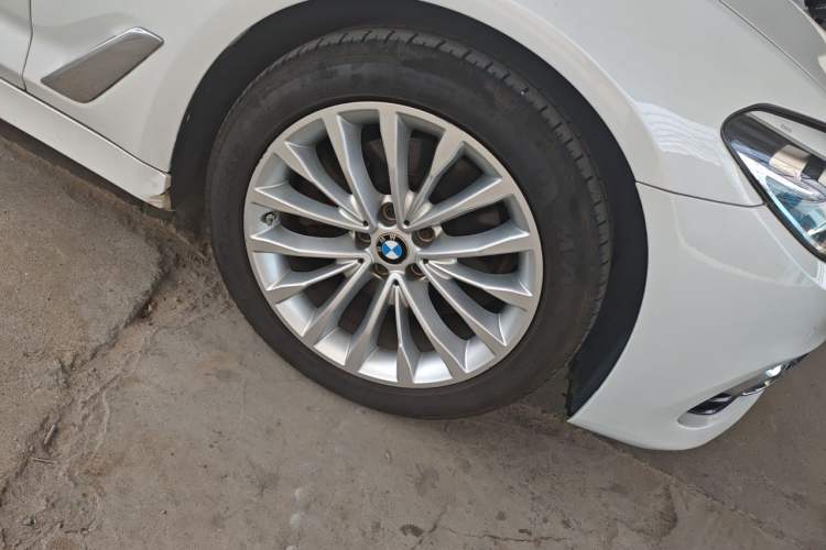 Used BMW 5 Series 2019 Facelifted 525Li Luxury Package Right Front Wheel Hub